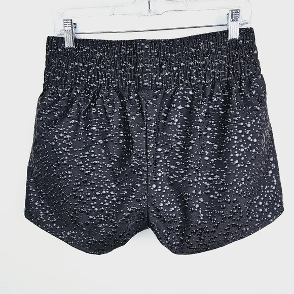 Zyia Active Black Bubbles Hi-Rise Bomber Shorts NWT, size Medium - Picture 3 of 11